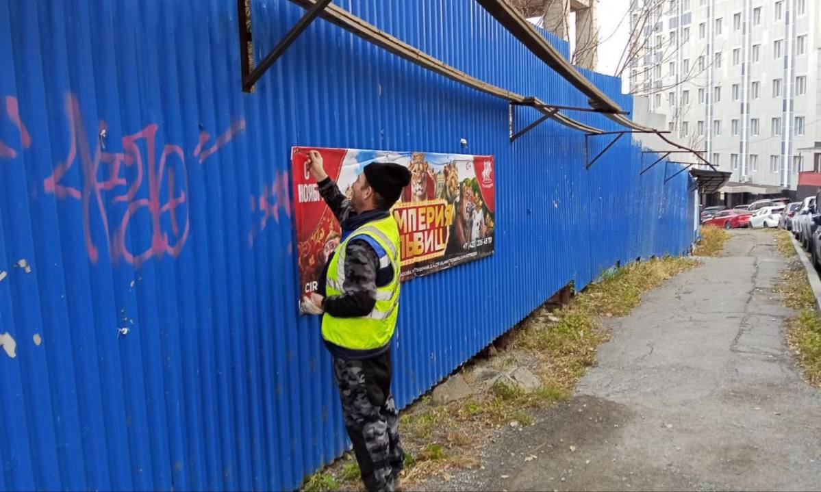 Сегодня во Владивостоке: устранение провалов и установка люков, дорожные работы, монтаж леерных ограждений и дорожных знаков, демонтаж объектов, а также санитарная уборка Сегодня во Владивостоке: устранение провалов и установка люков, дорожные работы, монтаж леерных ограждений и дорожных знаков, демонтаж объектов, а также санитарная уборка