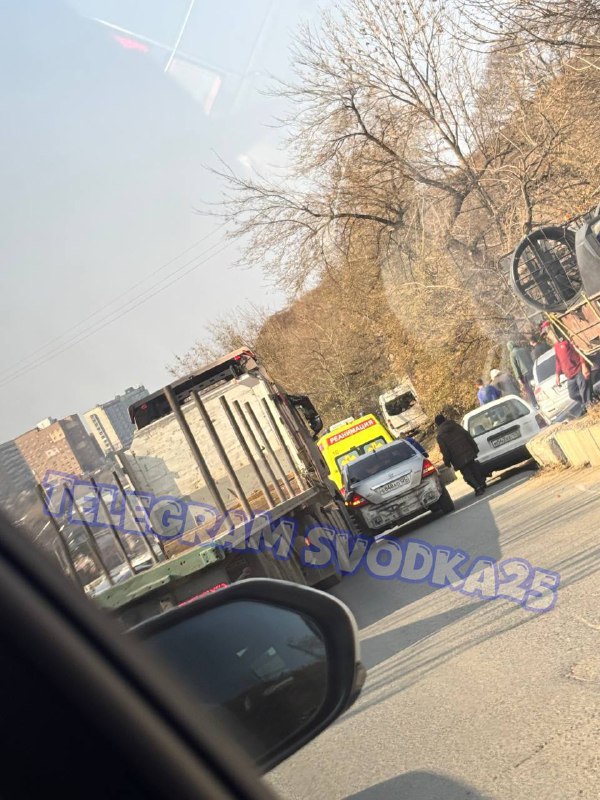 Во Владивостоке на улице Юмашева произошло серьезное дорожно-транспортное происшествие Во Владивостоке на улице Юмашева произошло серьезное дорожно-транспортное происшествие