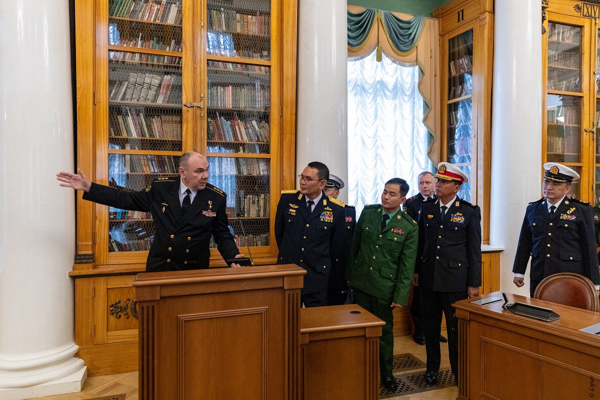 Минобороны России: Главнокомандующий ВМФ встретился с делегацией ВМС Мьянмы в Санкт-Петербурге Минобороны России: Главнокомандующий ВМФ встретился с делегацией ВМС Мьянмы в Санкт-Петербурге