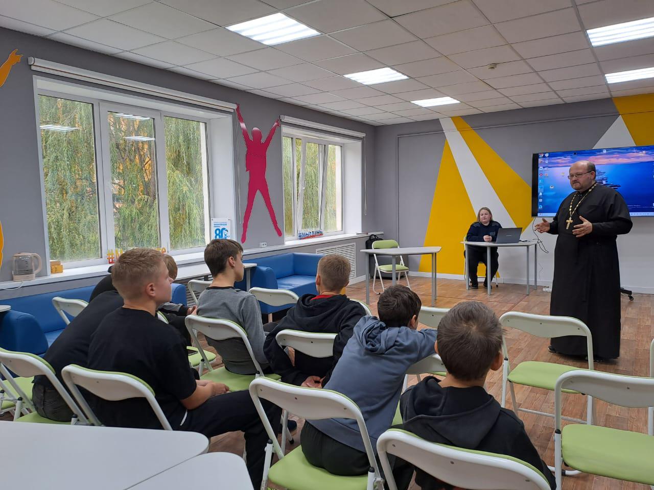 Полицейские и общественники провели антиэкстремистскую акцию «Школа толерантности» в городе Фокино Приморского края Полицейские и общественники провели антиэкстремистскую акцию «Школа толерантности» в городе Фокино Приморского края