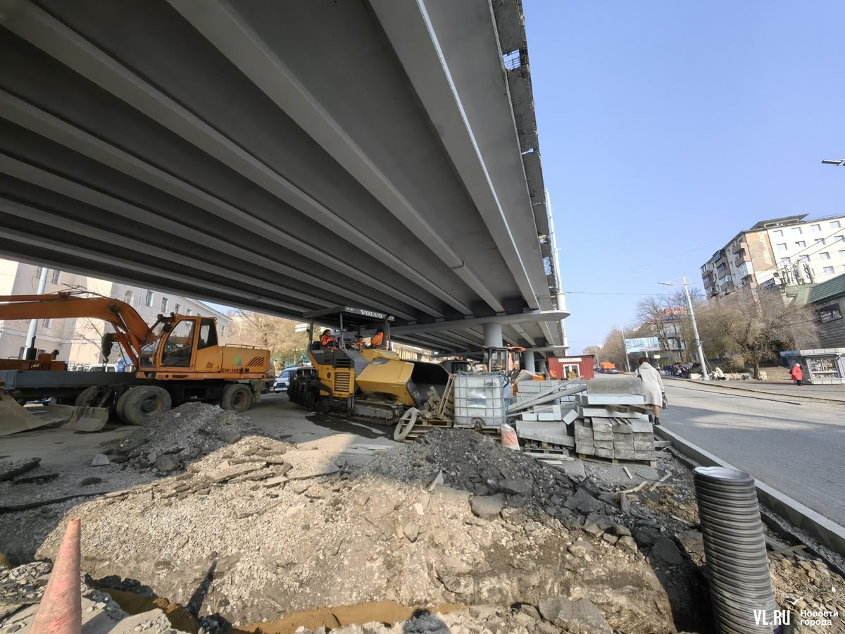 Часть ежедневных пробок во Владивостоке собирается из-за бесконечного ремонта перекрёстка на Русской Часть ежедневных пробок во Владивостоке собирается из-за бесконечного ремонта перекрёстка на Русской