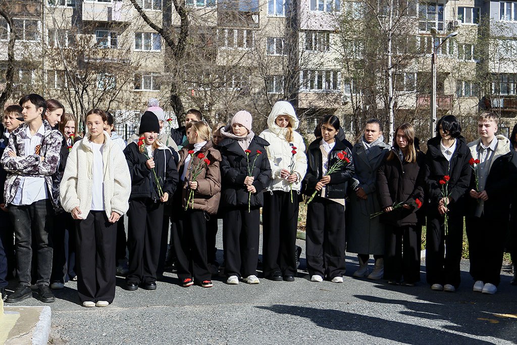 В находкинской школе №24 открыли мемориальную доску Максиму Чиркину В находкинской школе №24 открыли мемориальную доску Максиму Чиркину