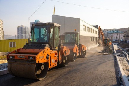 Константин Шестаков: Компания-подрядчик, которая по заказу администрации Владивостока занимается строительством дороги в районе кёрлинг-центра, приступила к укладке асфальта