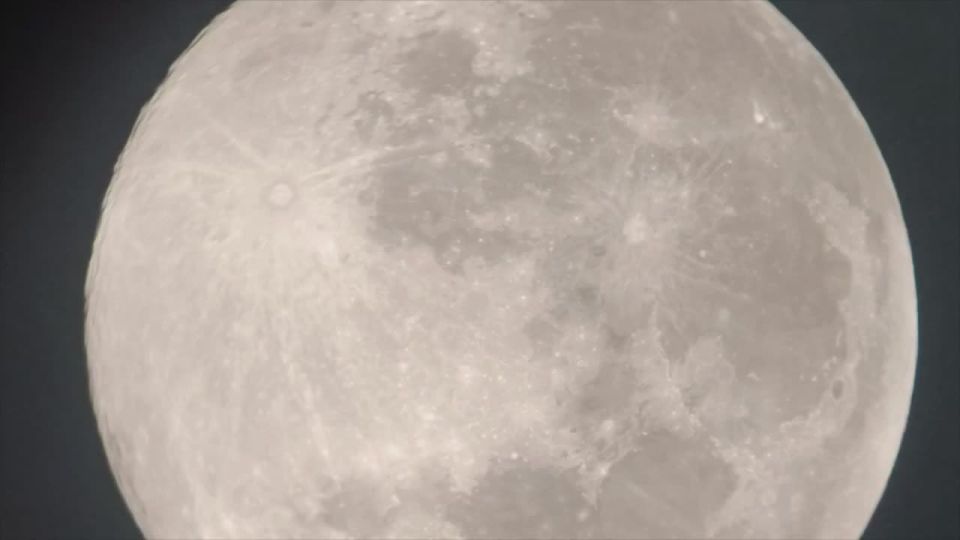 Подарили Луну )) Красавица! Мерцающее небесное тело снял этой ночью приморский астроном Алексей Маткин