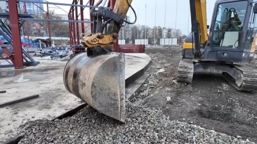 Глава Владивостока проинспектировал ход строительства модульного физкультурно-оздоровительного комплекса на стадионе «Строитель»