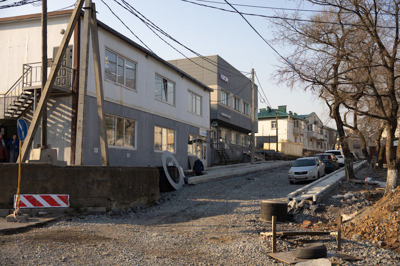 Константин Шестаков: Компания-подрядчик, которая по заказу администрации Владивостока занимается строительством дороги в районе кёрлинг-центра, приступила к укладке асфальта Константин Шестаков: Компания-подрядчик, которая по заказу администрации Владивостока занимается строительством дороги в районе кёрлинг-центра, приступила к укладке асфальта