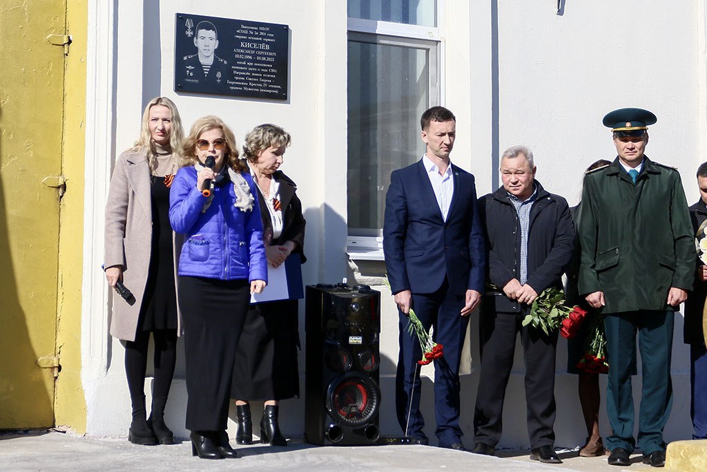 В находкинской школе №24 открыли мемориальную доску Максиму Чиркину В находкинской школе №24 открыли мемориальную доску Максиму Чиркину