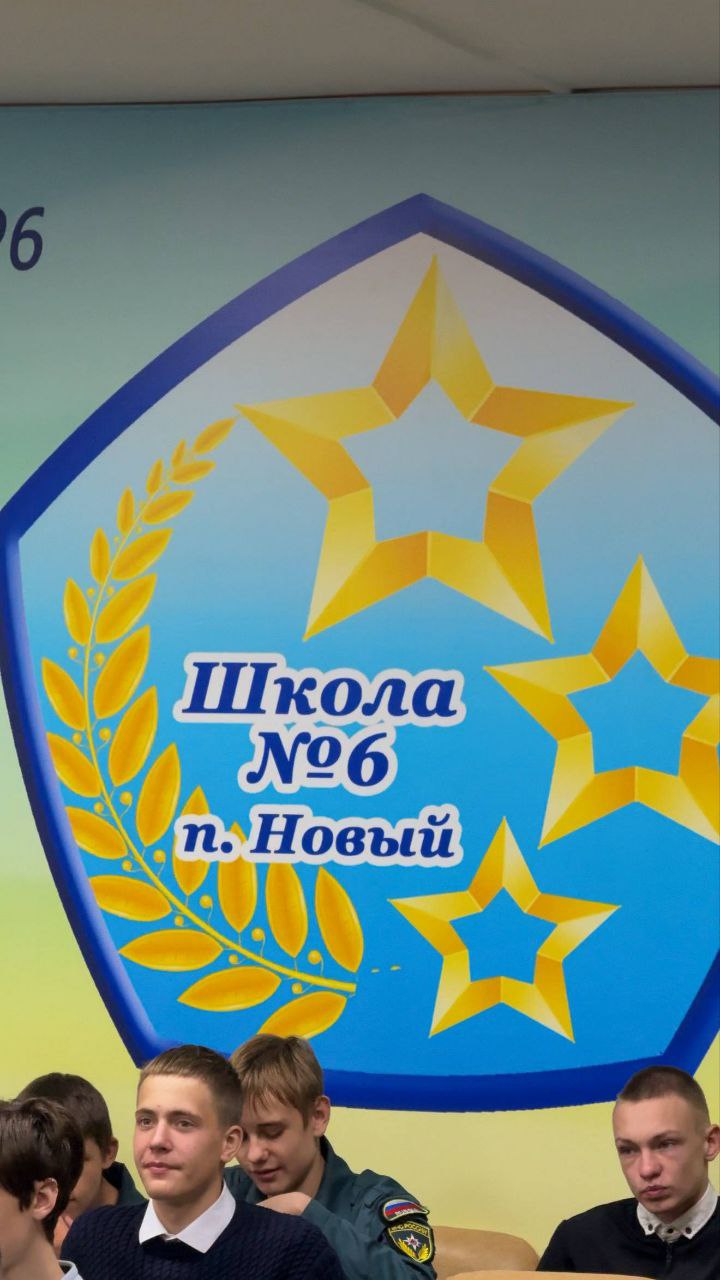 Во встрече со школьниками поселка Новый Надеждинского округа принял участие гребец из Владивостока, мастер спорта СССР, многократный чемпион России, чемпион Вооружённых сил СССР, чемпион мира и Европы на лодках «Дракон»... Во встрече со школьниками поселка Новый Надеждинского округа принял участие гребец из Владивостока, мастер спорта СССР, многократный чемпион России, чемпион Вооружённых сил СССР, чемпион мира и Европы на лодках «Дракон»...