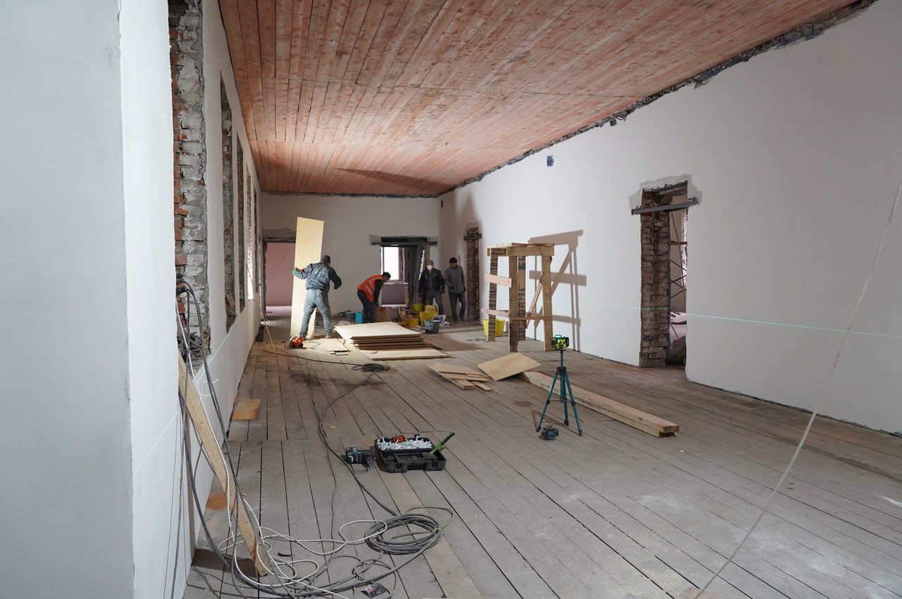 Евгений Корж: Посетил школу № 134, где сейчас продолжается капитальный ремонт Евгений Корж: Посетил школу № 134, где сейчас продолжается капитальный ремонт