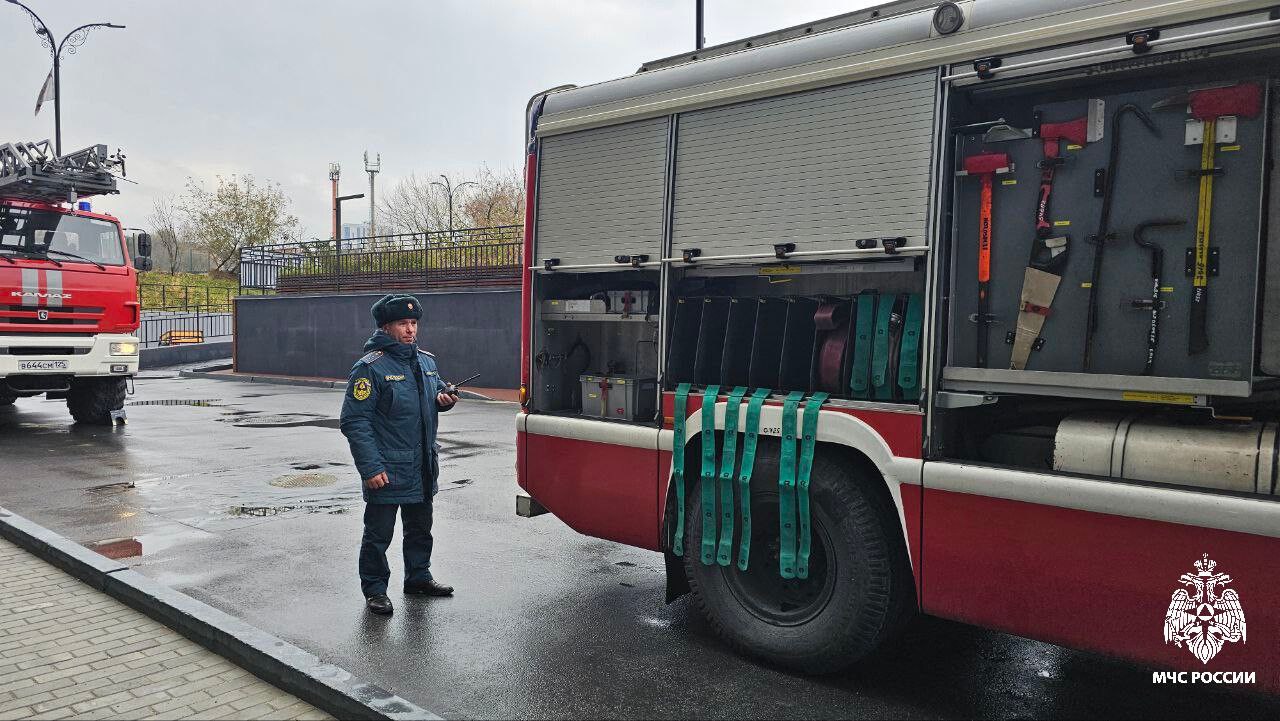 В Находке огнеборцы МЧС России потушили условный пожар на 24-ом этаже нового жилого дома В Находке огнеборцы МЧС России потушили условный пожар на 24-ом этаже нового жилого дома