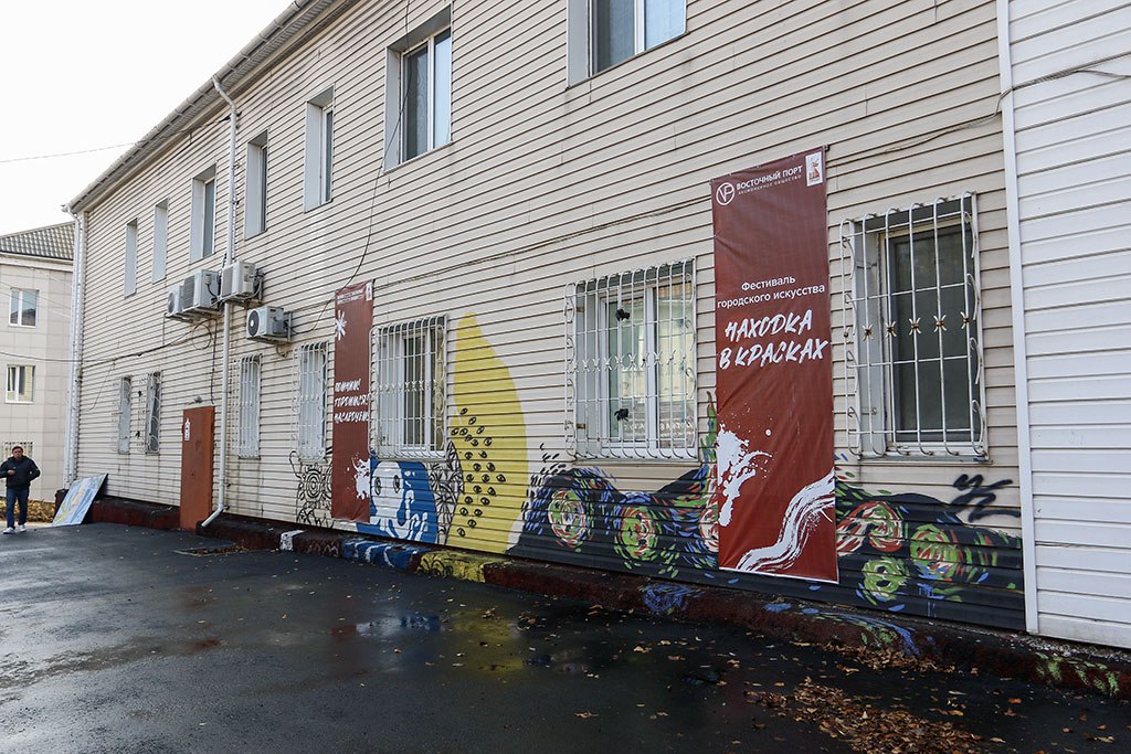 Общественные наблюдатели оценили преображение музейного дворика в Находке Общественные наблюдатели оценили преображение музейного дворика в Находке