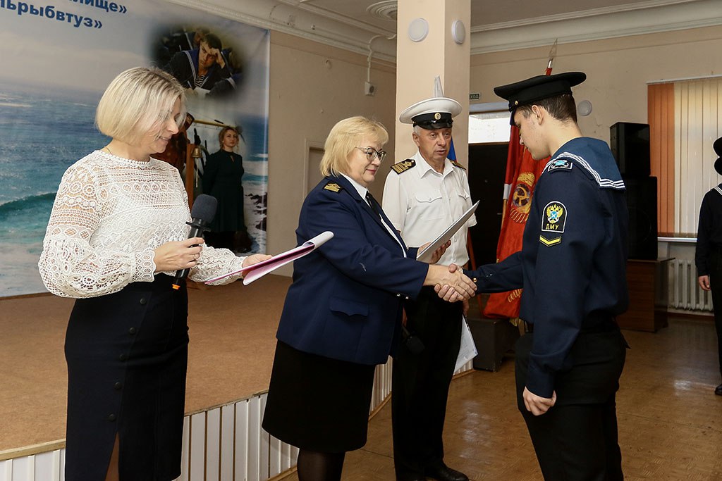 Старт в профессию: почти 300 первокурсников посвятили в студенты и курсанты ДМУ Старт в профессию: почти 300 первокурсников посвятили в студенты и курсанты ДМУ