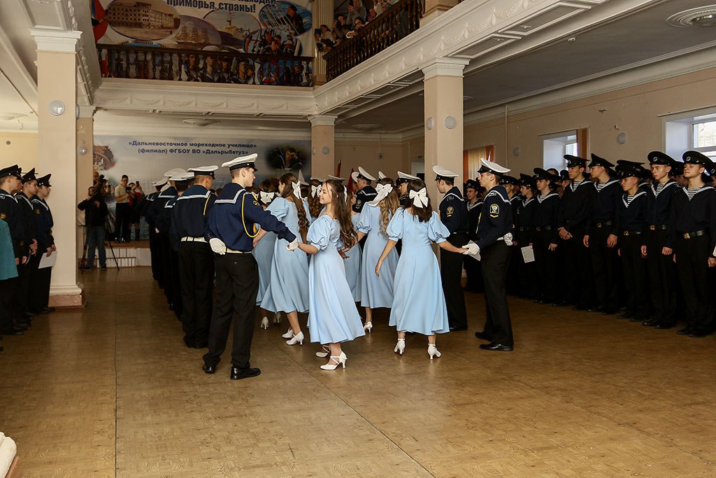 Старт в профессию: почти 300 первокурсников посвятили в студенты и курсанты ДМУ Старт в профессию: почти 300 первокурсников посвятили в студенты и курсанты ДМУ