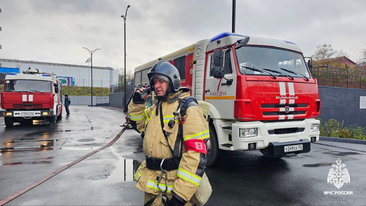 В Находке огнеборцы МЧС России потушили условный пожар на 24-ом этаже нового жилого дома В Находке огнеборцы МЧС России потушили условный пожар на 24-ом этаже нового жилого дома