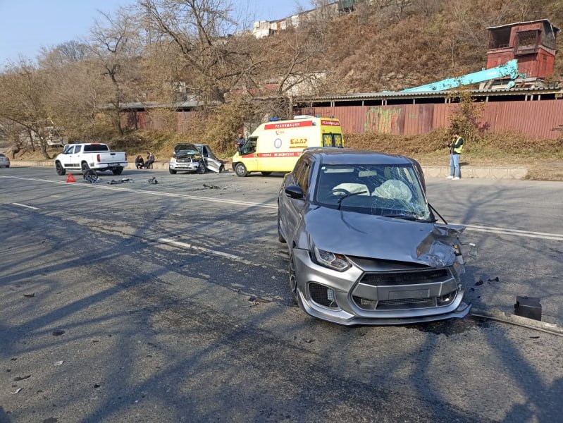 Госавтоинспекция устанавливает обстоятельства ДТП во Владивостоке Госавтоинспекция устанавливает обстоятельства ДТП во Владивостоке