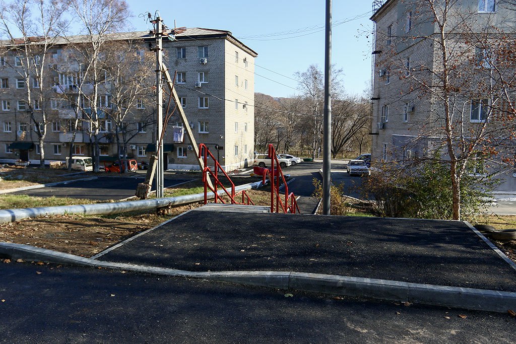Общественные наблюдатели оценили ход благоустройства дворов в Находке Общественные наблюдатели оценили ход благоустройства дворов в Находке