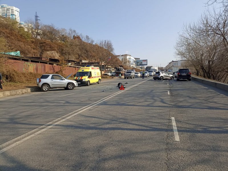 Госавтоинспекция устанавливает обстоятельства ДТП во Владивостоке Госавтоинспекция устанавливает обстоятельства ДТП во Владивостоке