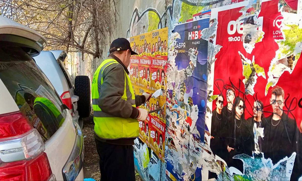 Сотрудники муниципального предприятия «СГТ» продолжают демонтаж незаконных баннеров, афиш и вывесок Сотрудники муниципального предприятия «СГТ» продолжают демонтаж незаконных баннеров, афиш и вывесок