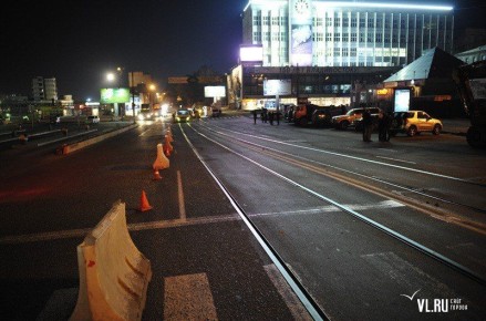 Фотохроника из 2011 года. Тогда в ноябре на Алеутской начался демонтаж трамвайных рельсов