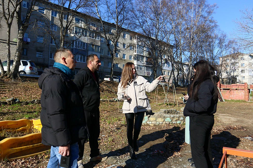 Общественные наблюдатели оценили ход благоустройства дворов в Находке Общественные наблюдатели оценили ход благоустройства дворов в Находке