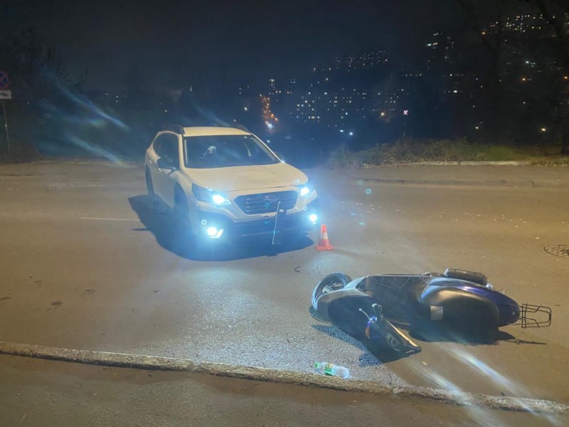 Госавтоинспекция Владивостока устанавливает обстоятельства ДТП с участием 16-летнего водителя мопеда Госавтоинспекция Владивостока устанавливает обстоятельства ДТП с участием 16-летнего водителя мопеда