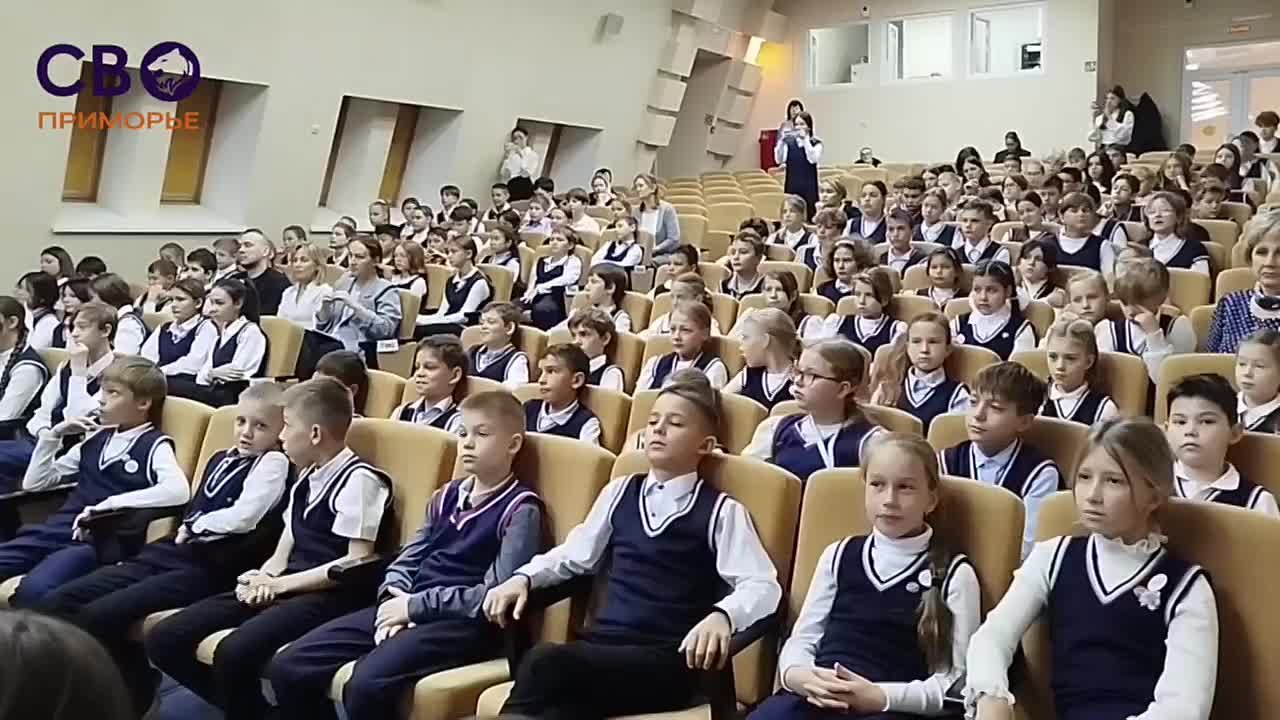 Детскую книгу «Один против восьмерых» о подвиге танка «Алёша» презентовали в школе №6 Владивостока