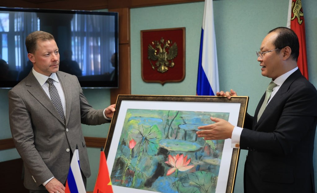 Спикер #ЗСПК Антон Волошко обсудил международное сотрудничество с Генконсулом Вьетнама Спикер #ЗСПК Антон Волошко обсудил международное сотрудничество с Генконсулом Вьетнама