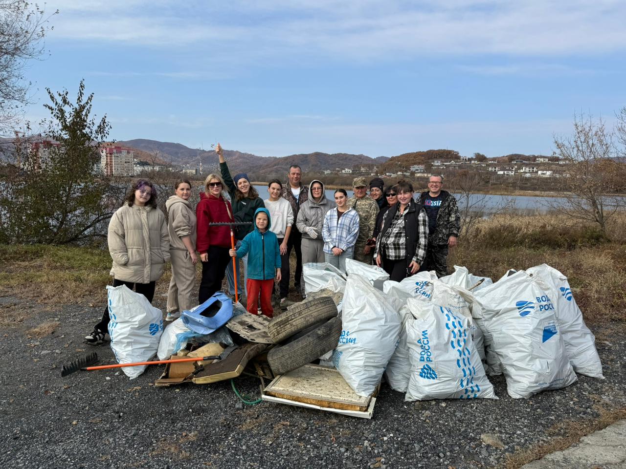 Жители Находки очистили берег озера Лебяжьего в рамках акции «Вода России» Жители Находки очистили берег озера Лебяжьего в рамках акции «Вода России»