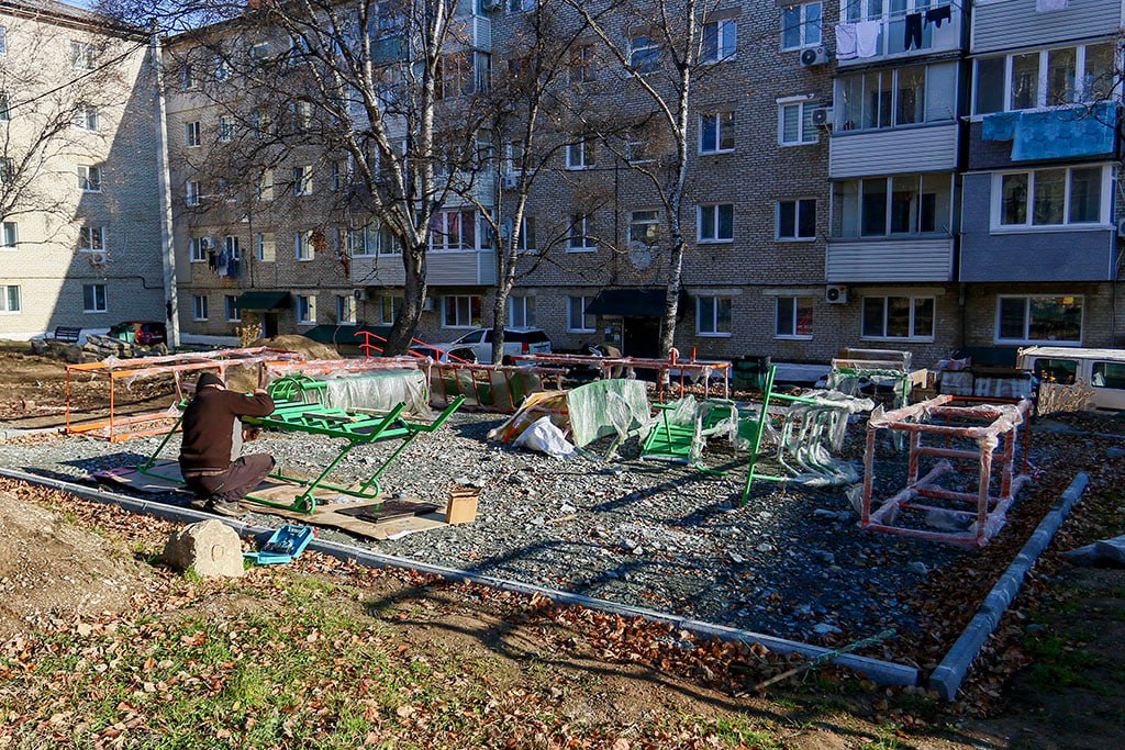 Общественные наблюдатели оценили ход благоустройства дворов в Находке Общественные наблюдатели оценили ход благоустройства дворов в Находке