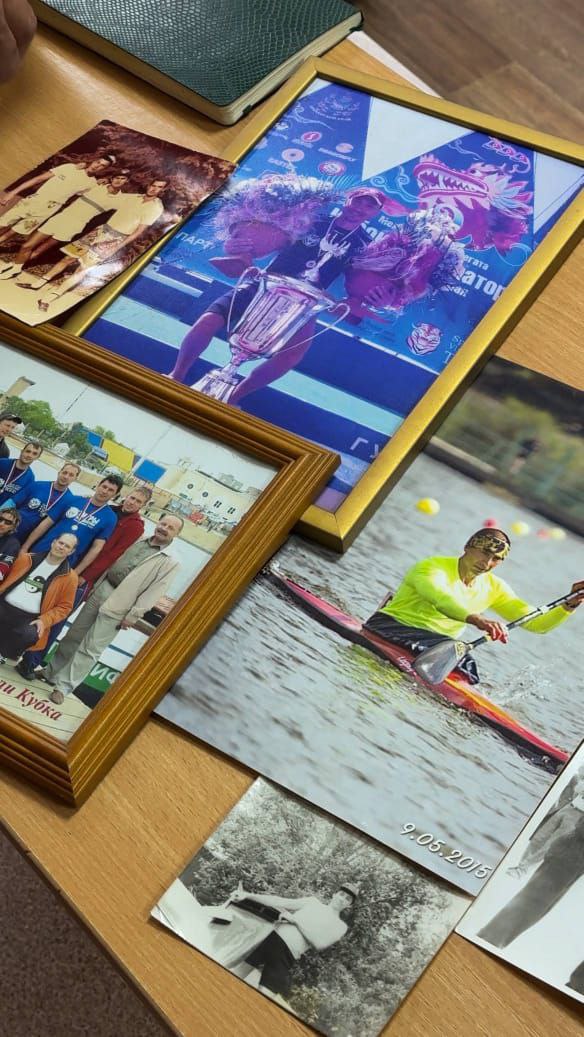 Во встрече со школьниками поселка Новый Надеждинского округа принял участие гребец из Владивостока, мастер спорта СССР, многократный чемпион России, чемпион Вооружённых сил СССР, чемпион мира и Европы на лодках «Дракон»... Во встрече со школьниками поселка Новый Надеждинского округа принял участие гребец из Владивостока, мастер спорта СССР, многократный чемпион России, чемпион Вооружённых сил СССР, чемпион мира и Европы на лодках «Дракон»...