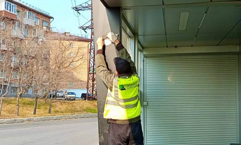 Сотрудники муниципального предприятия «СГТ» продолжают демонтаж незаконных баннеров, афиш и вывесок Сотрудники муниципального предприятия «СГТ» продолжают демонтаж незаконных баннеров, афиш и вывесок