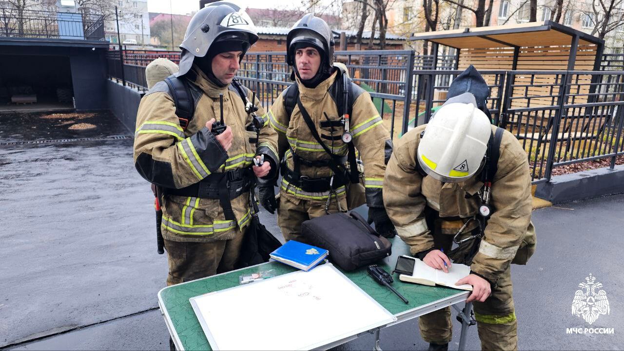 В Находке огнеборцы МЧС России потушили условный пожар на 24-ом этаже нового жилого дома В Находке огнеборцы МЧС России потушили условный пожар на 24-ом этаже нового жилого дома
