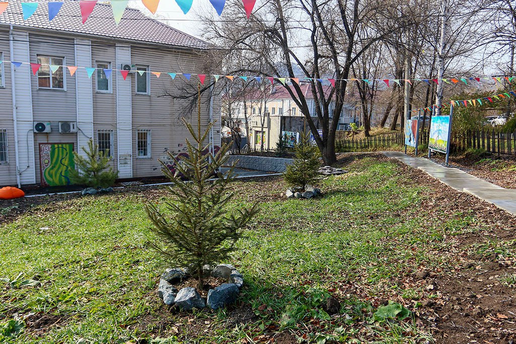 Общественные наблюдатели оценили преображение музейного дворика в Находке Общественные наблюдатели оценили преображение музейного дворика в Находке