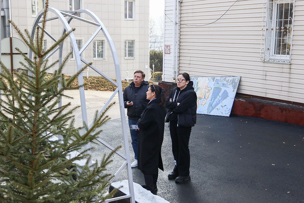 Общественные наблюдатели оценили преображение музейного дворика в Находке Общественные наблюдатели оценили преображение музейного дворика в Находке