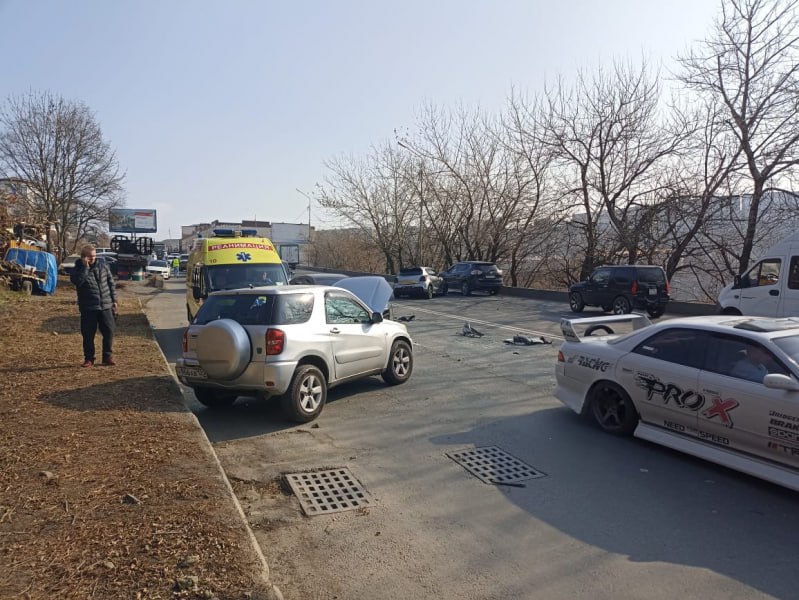 Госавтоинспекция устанавливает обстоятельства ДТП во Владивостоке Госавтоинспекция устанавливает обстоятельства ДТП во Владивостоке