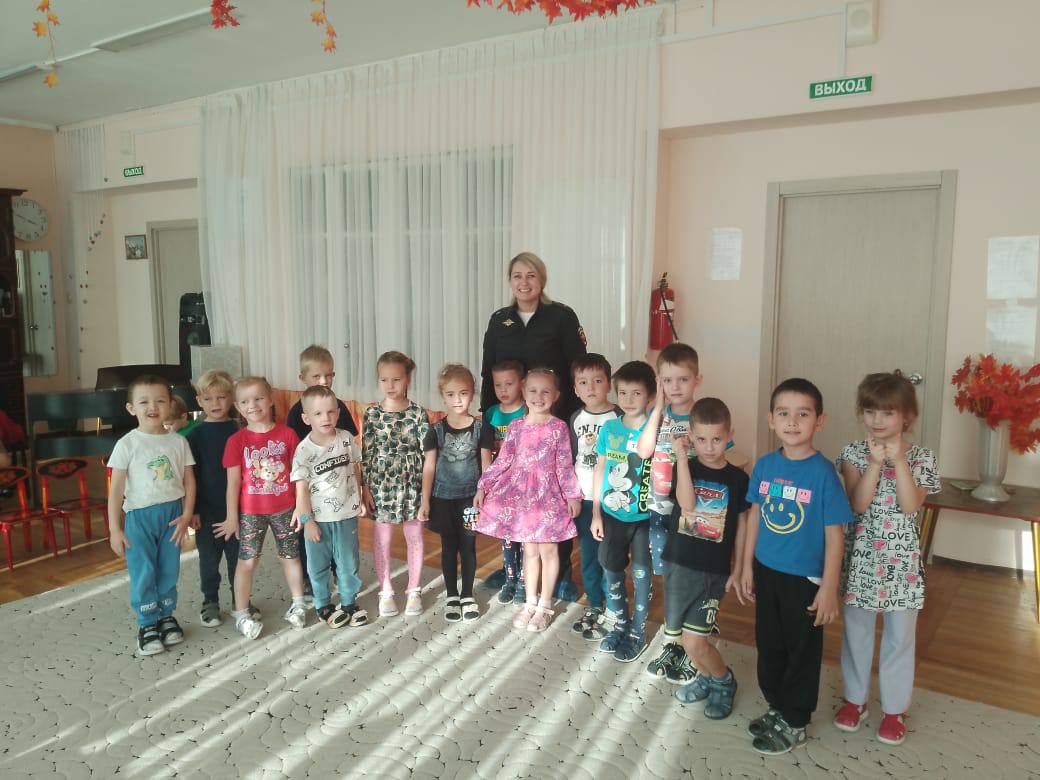 Сотрудники Госавтоинспекции Владивостока провели урок дорожной безопасности для воспитанников детского сада 55