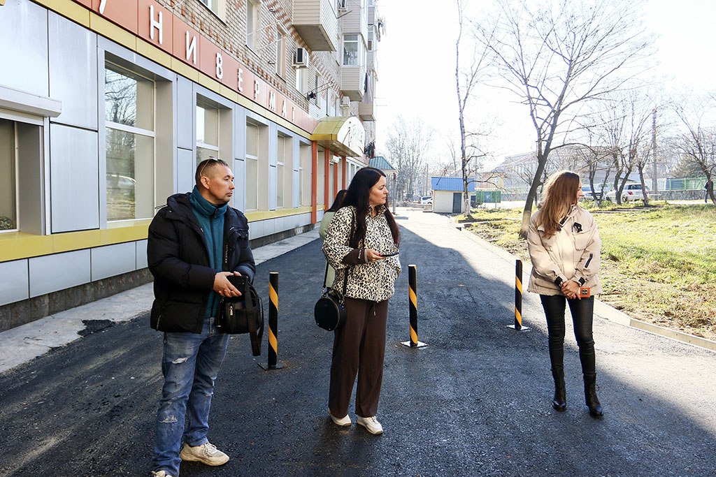 Общественные наблюдатели оценили ход благоустройства дворов в Находке Общественные наблюдатели оценили ход благоустройства дворов в Находке