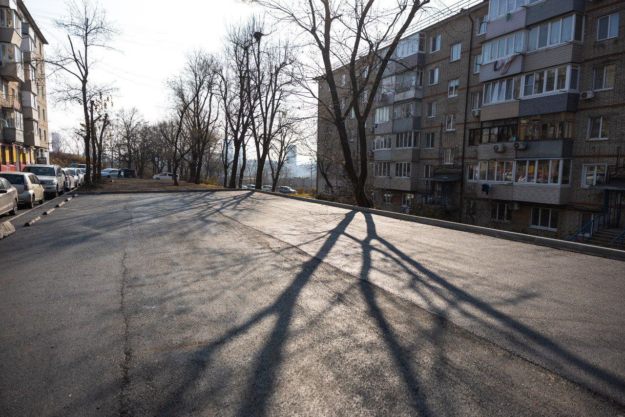 Константин Шестаков: Новый асфальт уложен во дворе дома № 18а на Черёмуховой Константин Шестаков: Новый асфальт уложен во дворе дома № 18а на Черёмуховой