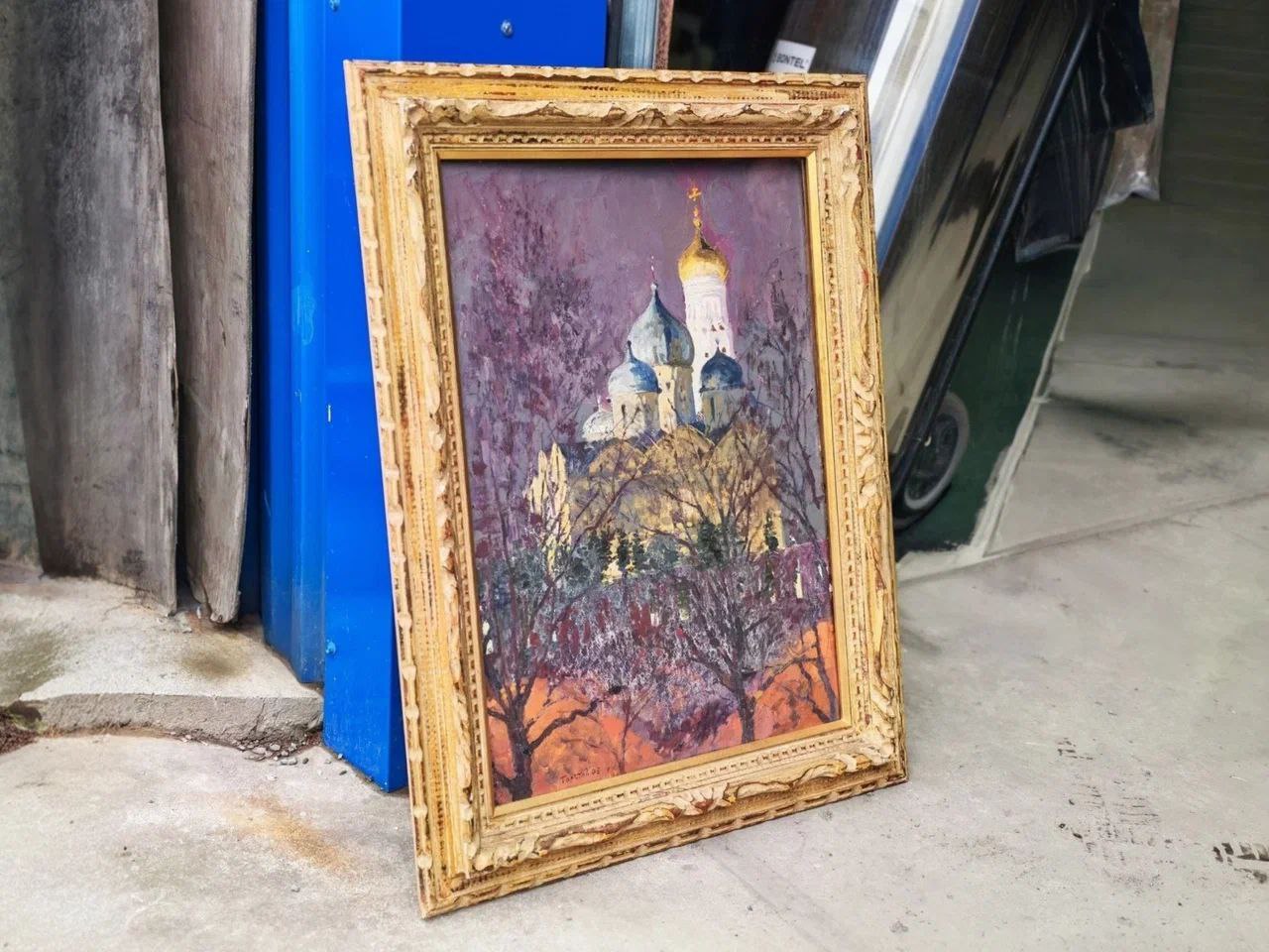 Владивостокская таможня задержала литографию «Московский кремль» художника Олега Толстого, нелегально ввезённую на судне из Японии