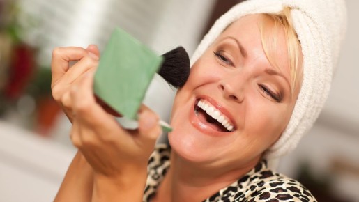 Женщинам после 50 тушь наносить нужно только так: частая ошибка чудовищно старит