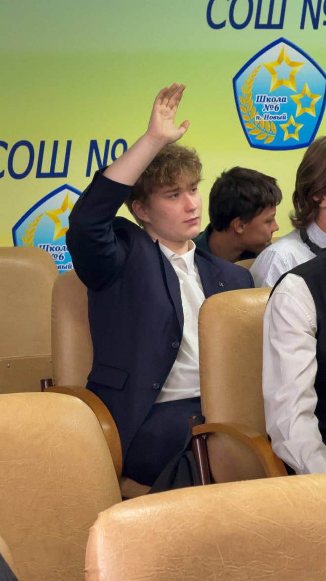 Во встрече со школьниками поселка Новый Надеждинского округа принял участие гребец из Владивостока, мастер спорта СССР, многократный чемпион России, чемпион Вооружённых сил СССР, чемпион мира и Европы на лодках «Дракон»... Во встрече со школьниками поселка Новый Надеждинского округа принял участие гребец из Владивостока, мастер спорта СССР, многократный чемпион России, чемпион Вооружённых сил СССР, чемпион мира и Европы на лодках «Дракон»...
