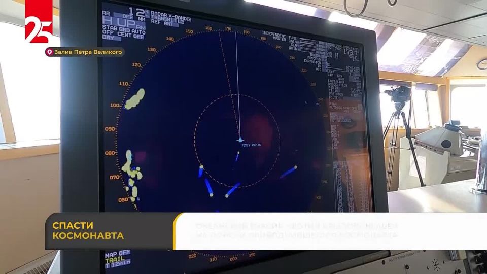 Совместно с экипажем самолёта АН-26 спасатели провели операцию по подъёму космического аппарата