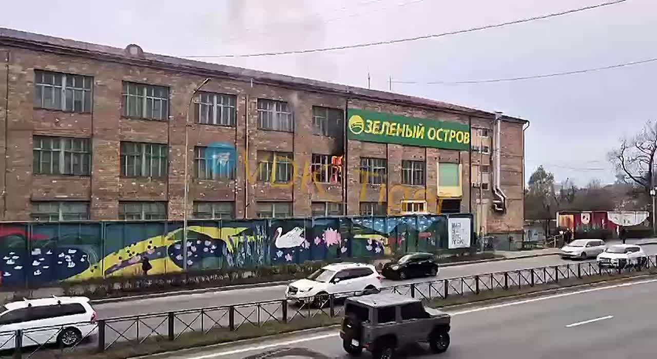 Пожар в торговом центре «Зеленый остров» потушен во Владивостоке