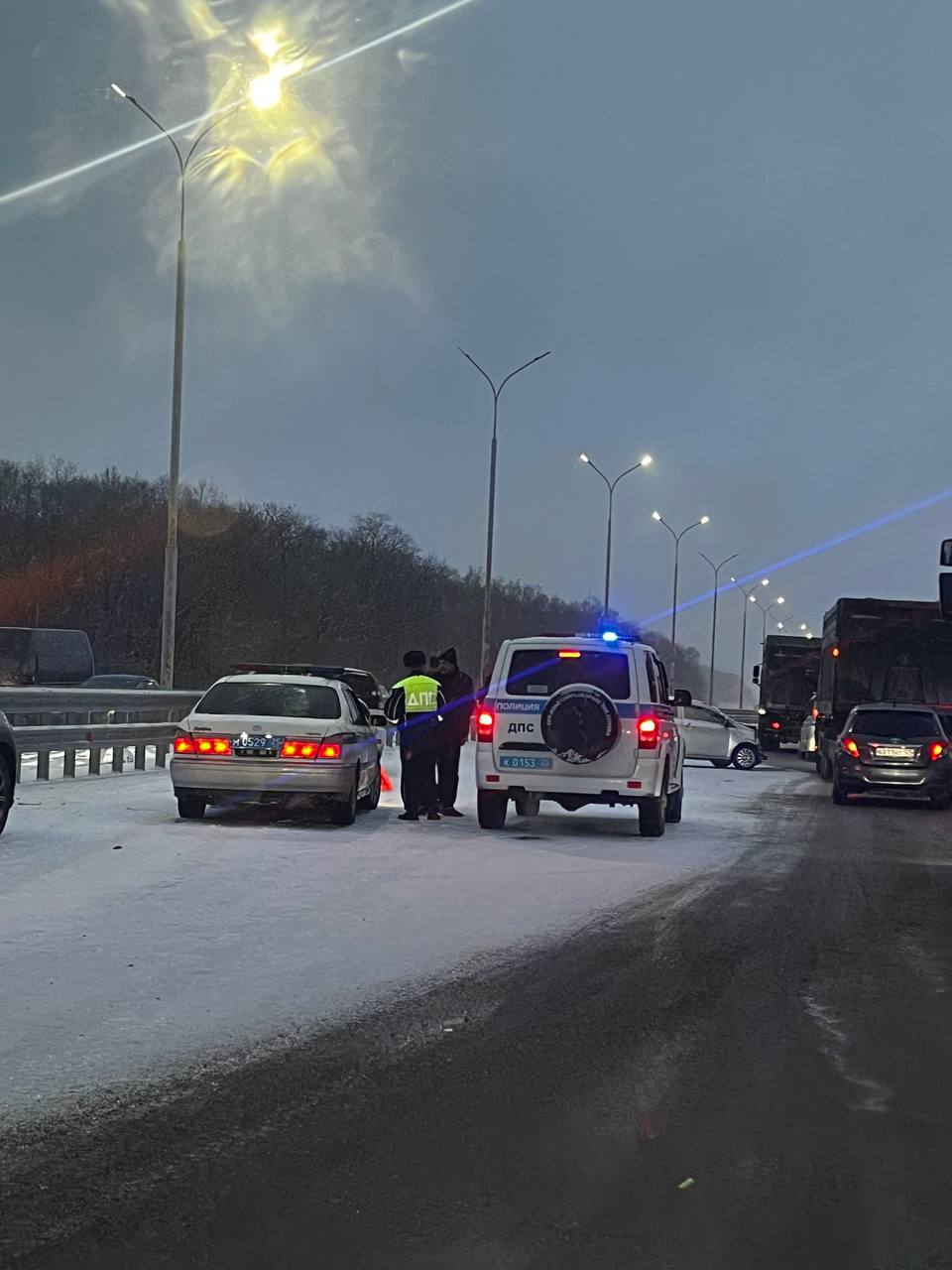 На скользких дорогах в Приморье произошло несколько серьёзных ДТП