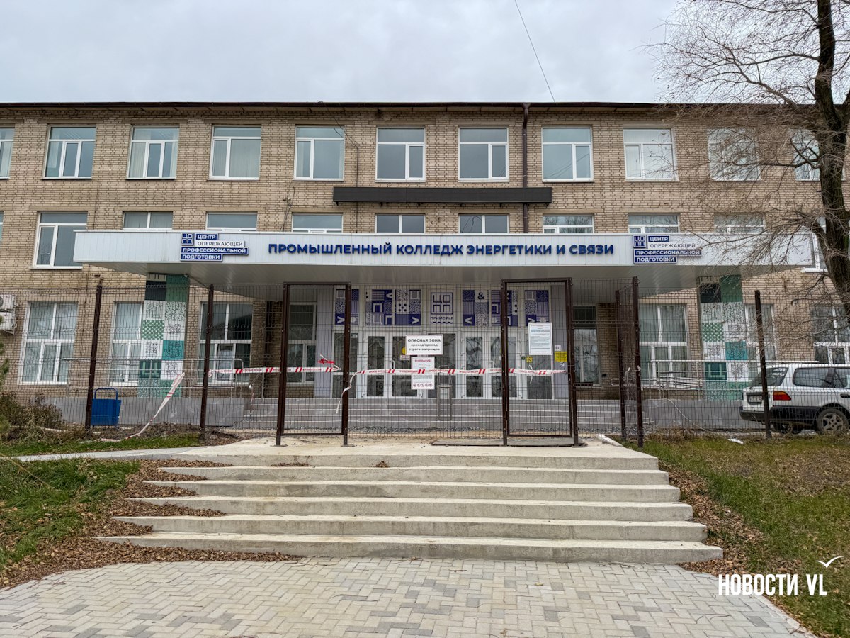 Студенты обрушившегося Энерготехникума учатся в две смены и ездят на пары на Луговую Студенты обрушившегося Энерготехникума учатся в две смены и ездят на пары на Луговую