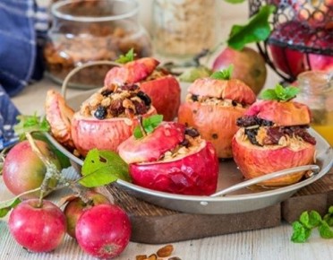 Кулинарная магия: запеченные яблоки с овсянкой и медом — идеальный десерт к холодам