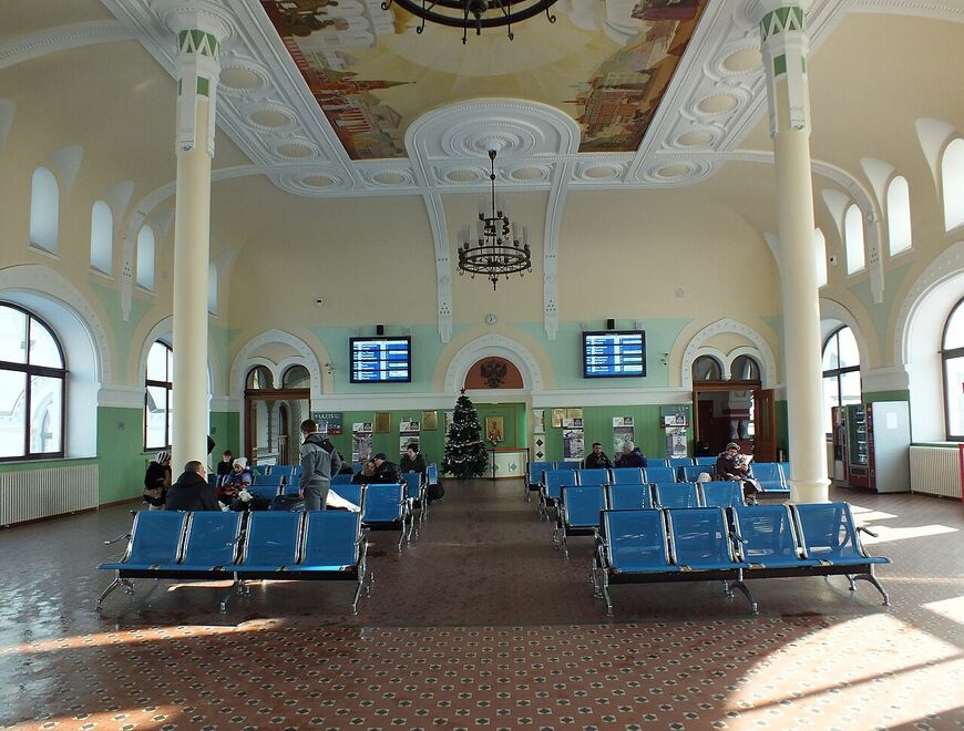 CULTURA. Железнодорожный вокзал Владивостока — конечная станция Транссибирской магистрали, которая проходит через всю Россию от Москвы до Владивостока CULTURA. Железнодорожный вокзал Владивостока — конечная станция Транссибирской магистрали, которая проходит через всю Россию от Москвы до Владивостока