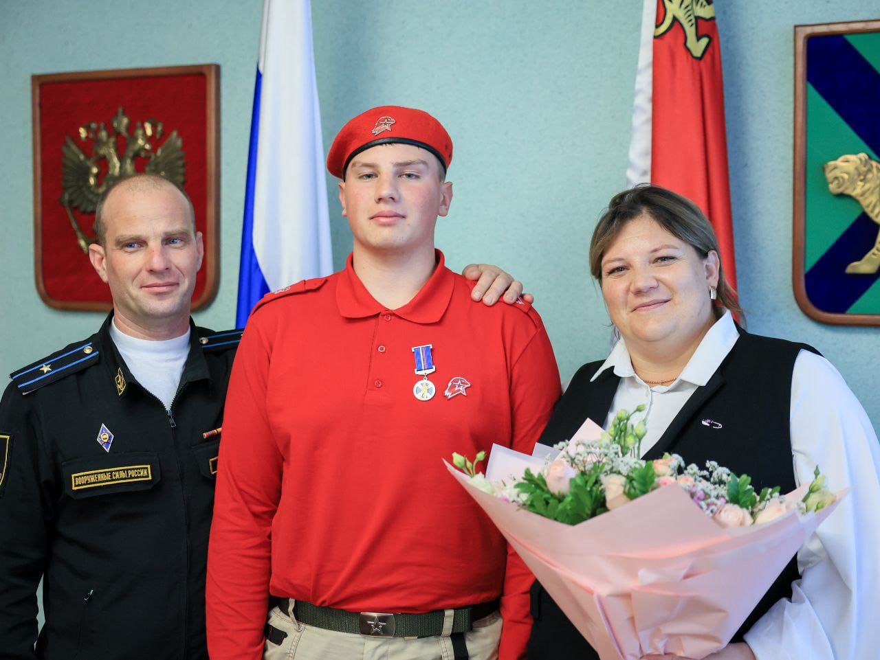 Медалью «За проявленное мужество» наградили 15-летнего школьника из Чугуевки, не спасовавшего перед медведем