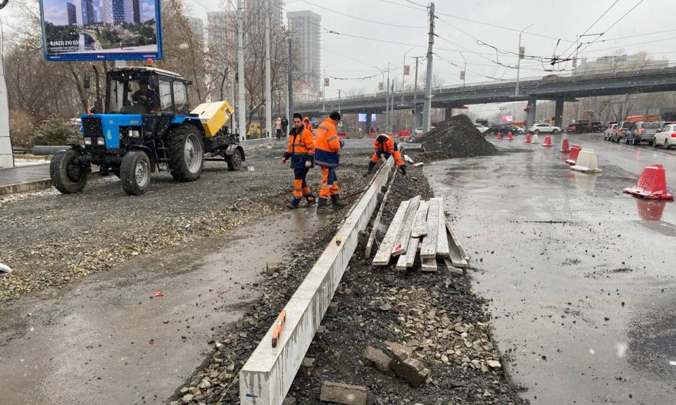 Муниципальное предприятие «Содержание городских территорий» продолжает реконструкцию перекрестка Русская – проспекта 100-летия Владивостока