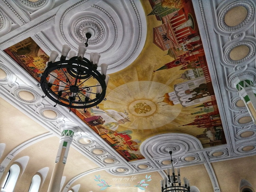 CULTURA. Железнодорожный вокзал Владивостока — конечная станция Транссибирской магистрали, которая проходит через всю Россию от Москвы до Владивостока CULTURA. Железнодорожный вокзал Владивостока — конечная станция Транссибирской магистрали, которая проходит через всю Россию от Москвы до Владивостока